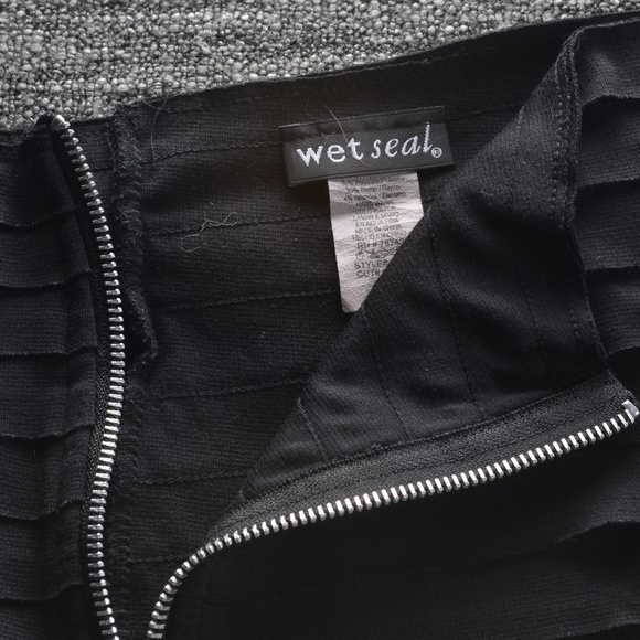 Wet Seal Zipper Skirt - Picture 3 of 4